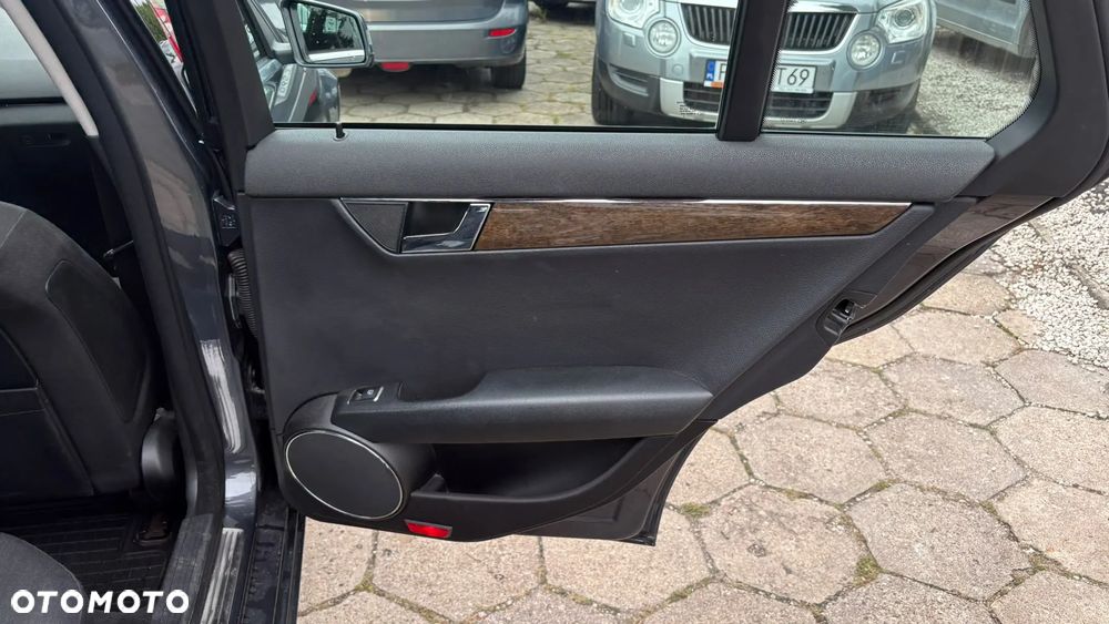 Mercedes-Benz Klasa C 220 CDI DPF Automatik BlueEFFICIENCY - 18