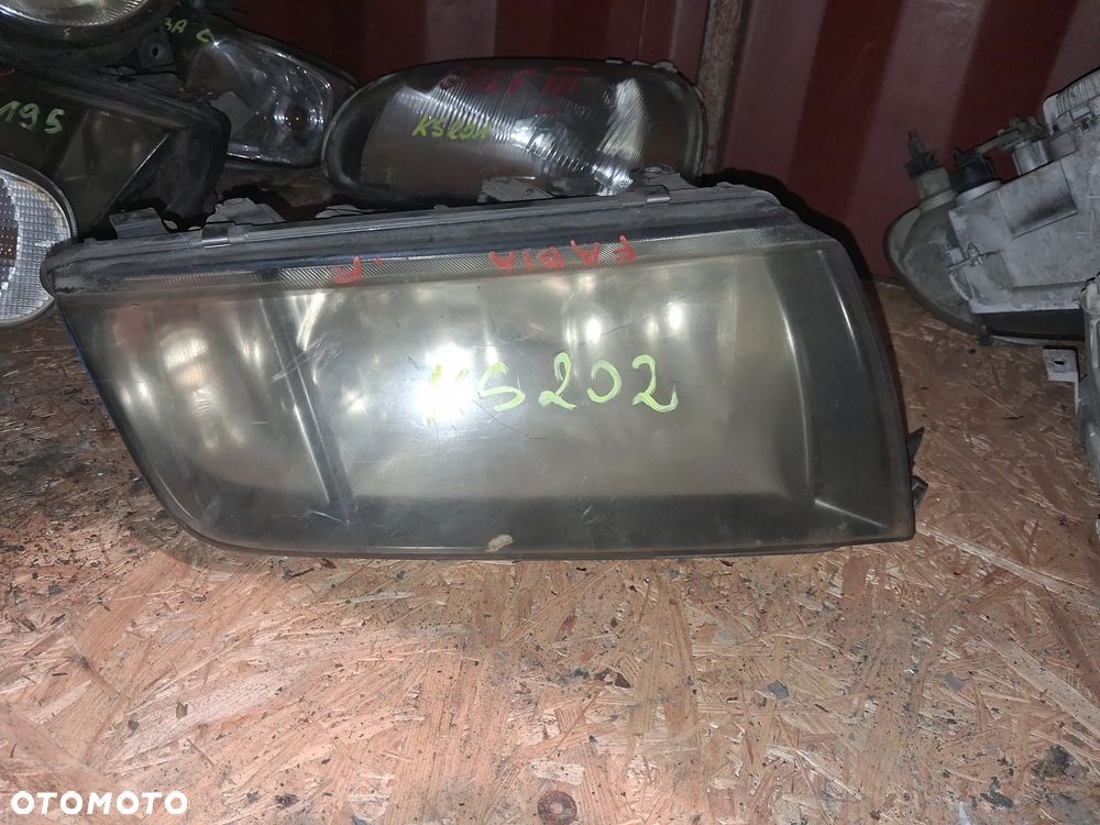 Reflektor LAMPA PRZÓD PRAWY PRAWA SKODA FABIA I - 1