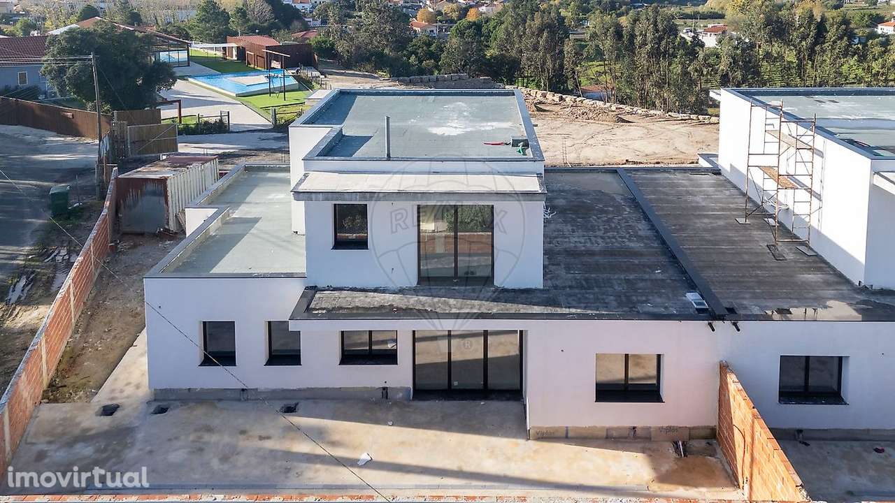 Moradia T4 para venda - Grande imagem: 2/19