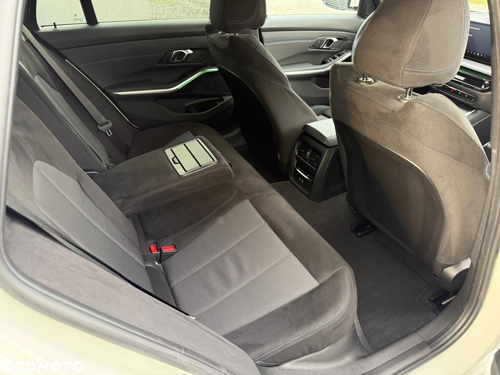BMW Seria 3 320d Touring M Sport - 24