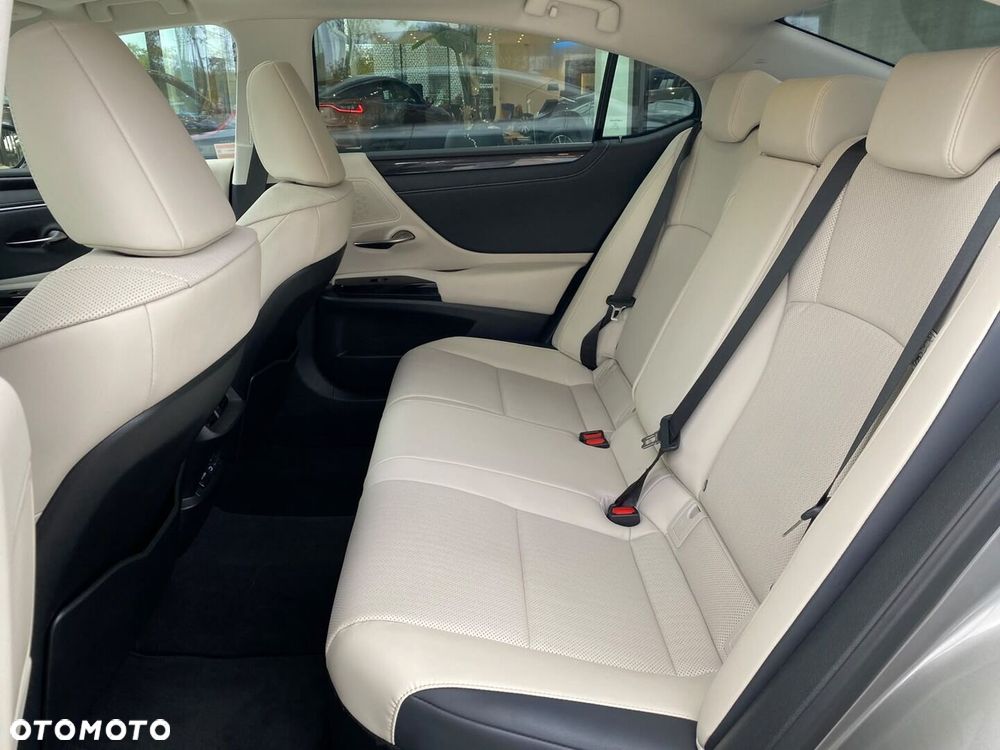 Lexus ES 300h Business Edition - 7