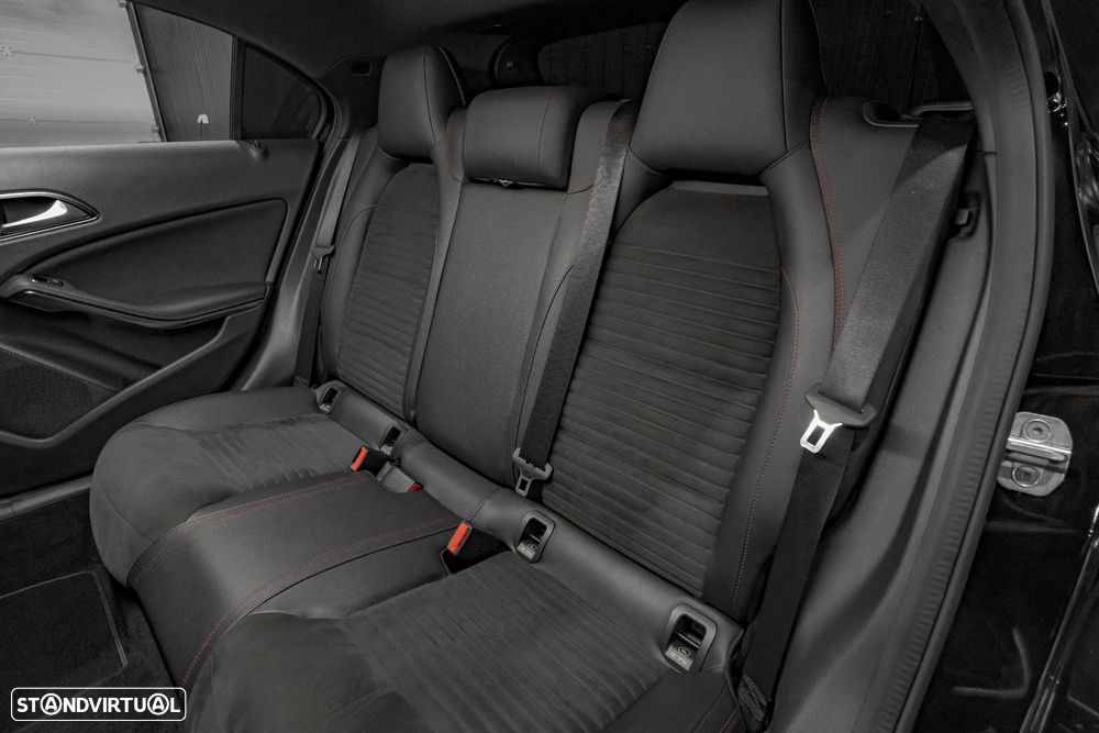 Mercedes-Benz A 180 AMG Line - 28