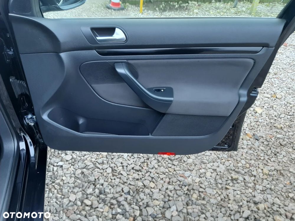 Volkswagen Golf 1.6 TDI DPF Highline - 25