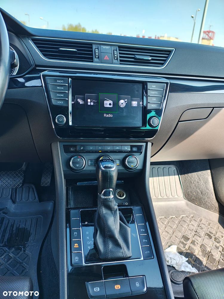 Skoda Superb 2.0 TDI 4x4 L&K DSG - 17