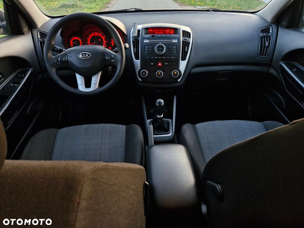 Kia Ceed - 13