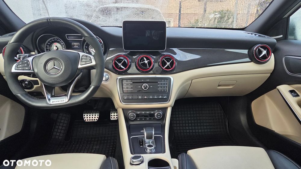 Mercedes-Benz GLA - 16