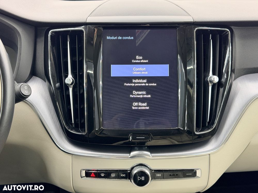 Volvo XC 60 B4 D AWD Geartronic Momentum Pro - 36