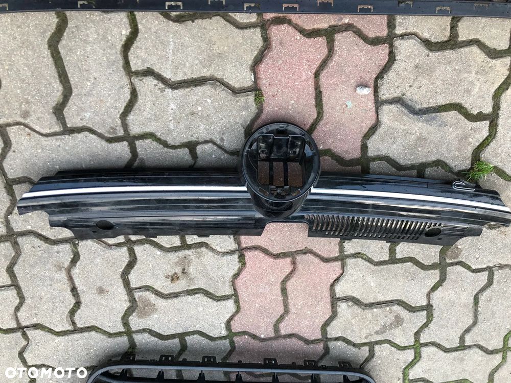 Vw golf 8 r- line OE 5H0853651C Atrapa Chłodnicy grill - 1