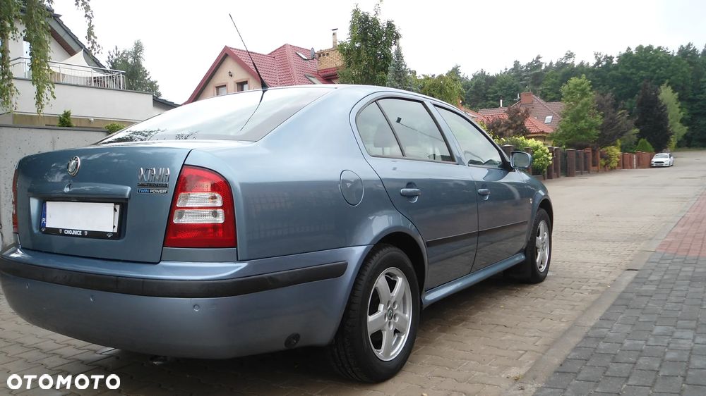 Skoda Octavia 1.6 Ambiente - 4