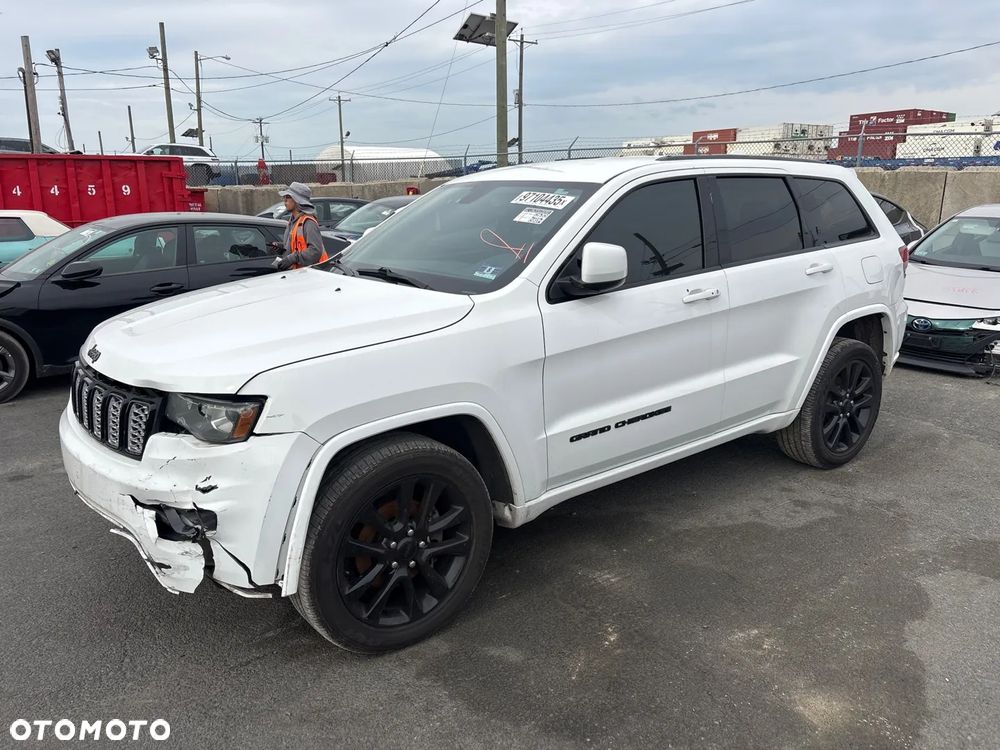 Jeep Grand Cherokee - 1