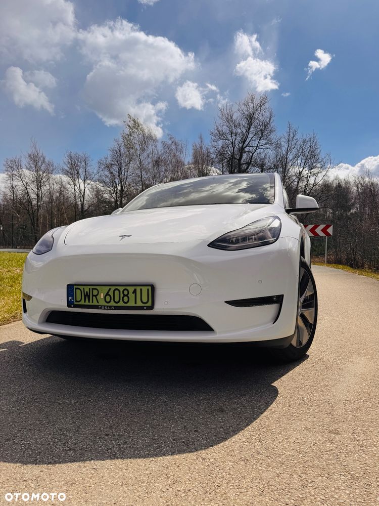 Tesla Model Y Long Range AWD - 11