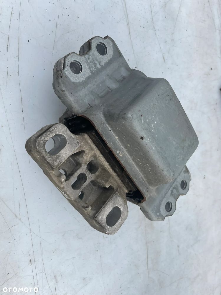 PODUSZKA ŁAPA VW GOLF V AUDI A3 8P  1.8 TFSI CDAA 1K0199555BC - 2
