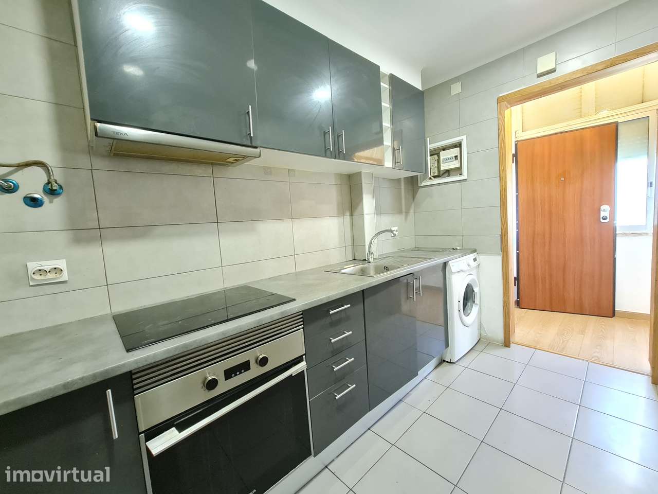 Vende-se apartamento T2 perto Almada Fórum em Corroios - Grande imagem: 4/13