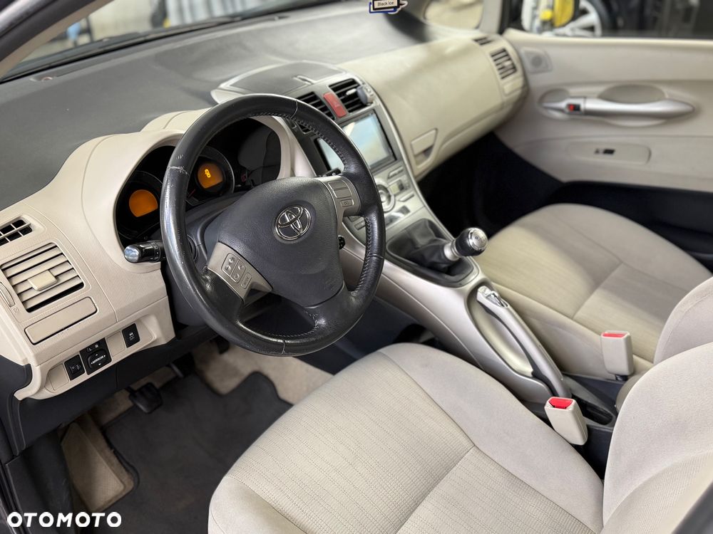Toyota Auris 2.0 D-4D Premium - 8