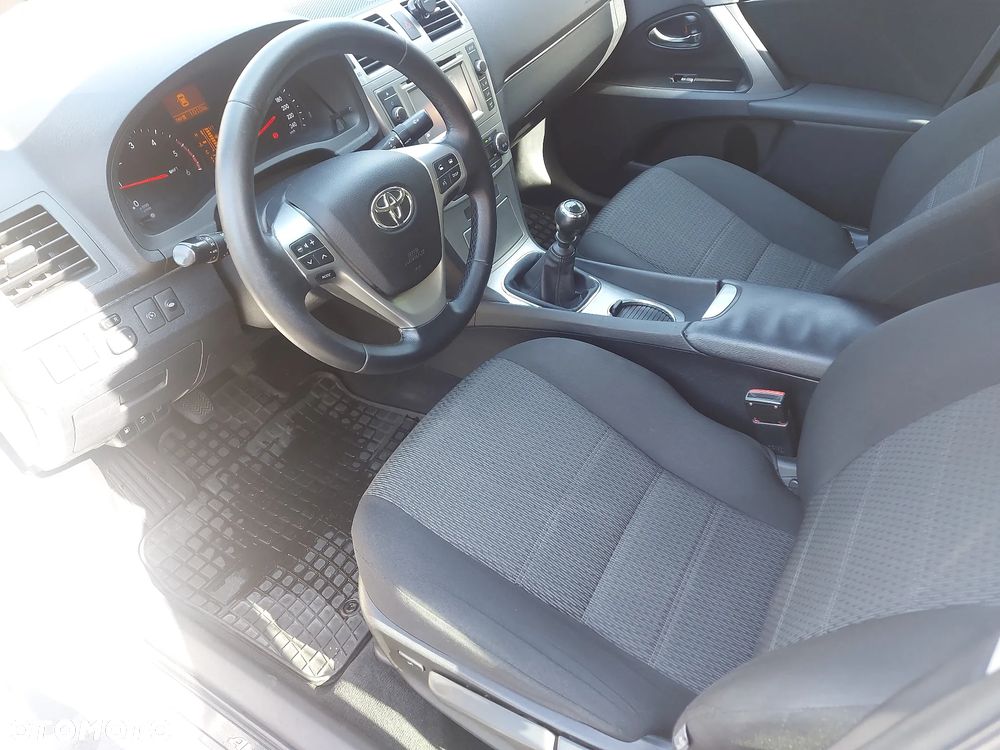 Toyota Avensis - 6