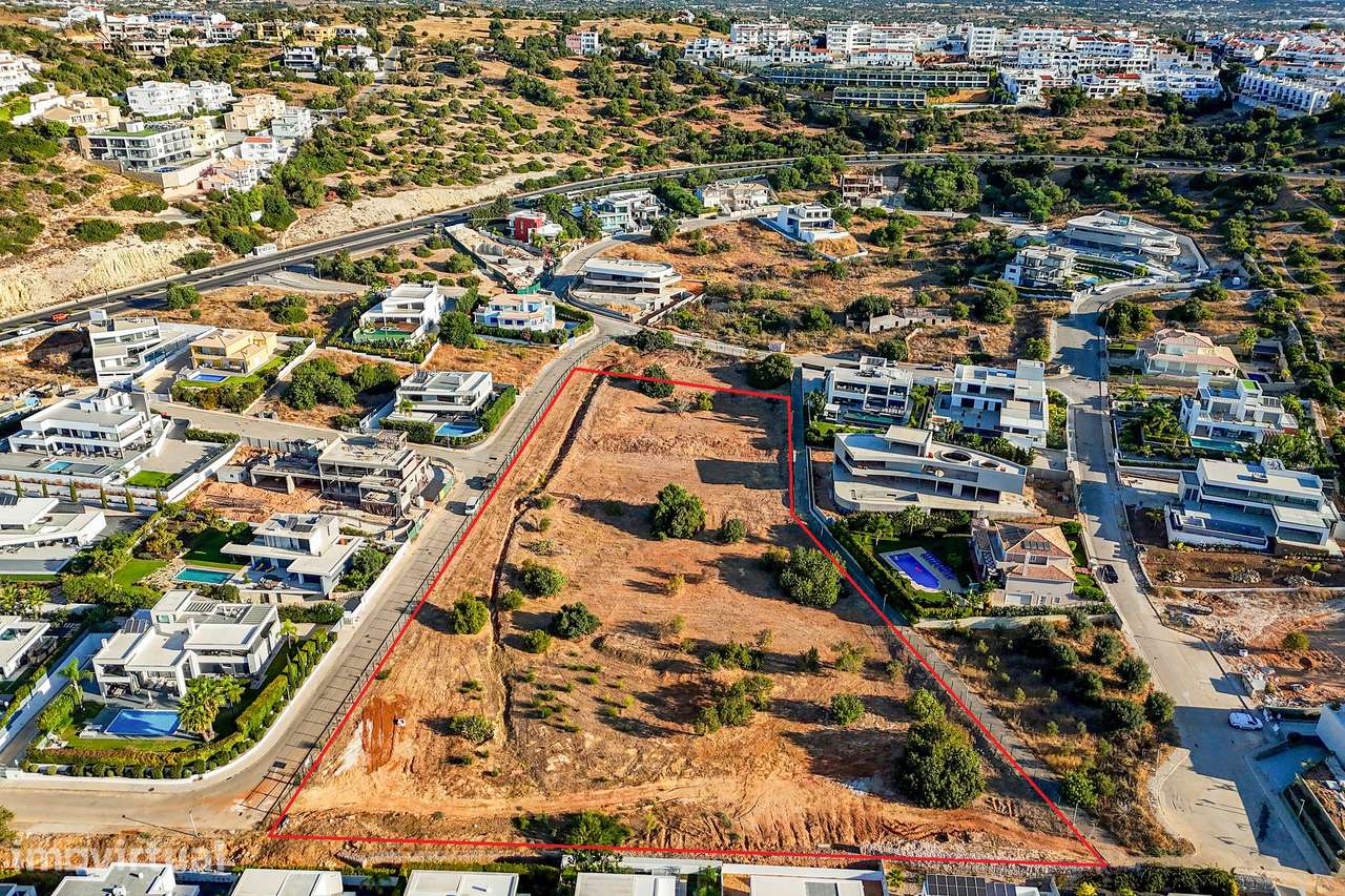 Terreno rústico em localização privilegiada na Marina de Albufeira - Grande imagem: 4/6