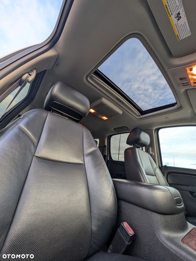 Chevrolet Suburban - 20