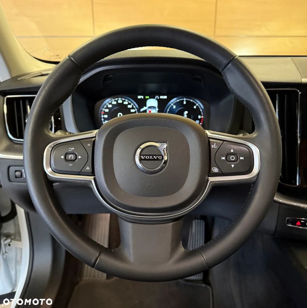 Volvo XC 60 D4 Momentum - 10