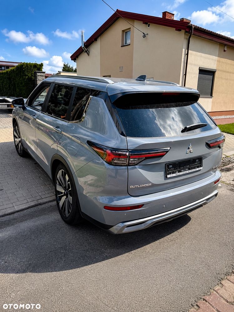 Mitsubishi Outlander - 3