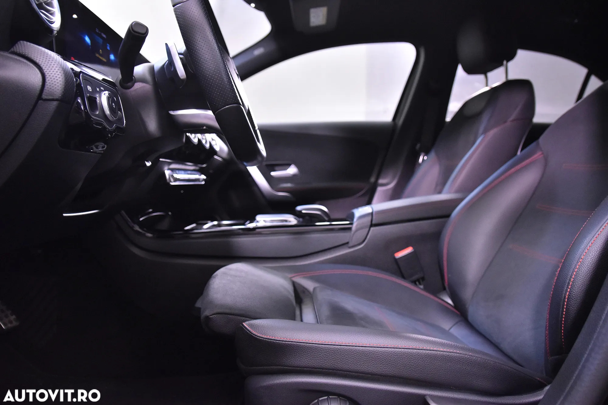 Mercedes-Benz A 250 4Matic 7G-DCT AMG Line - 24