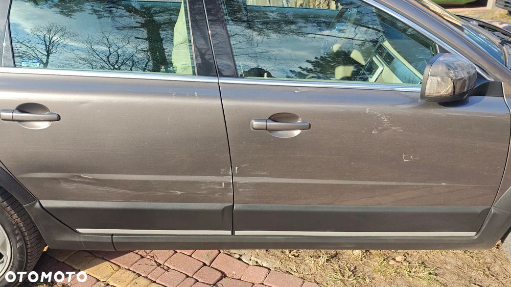 Volvo XC 70 - 35