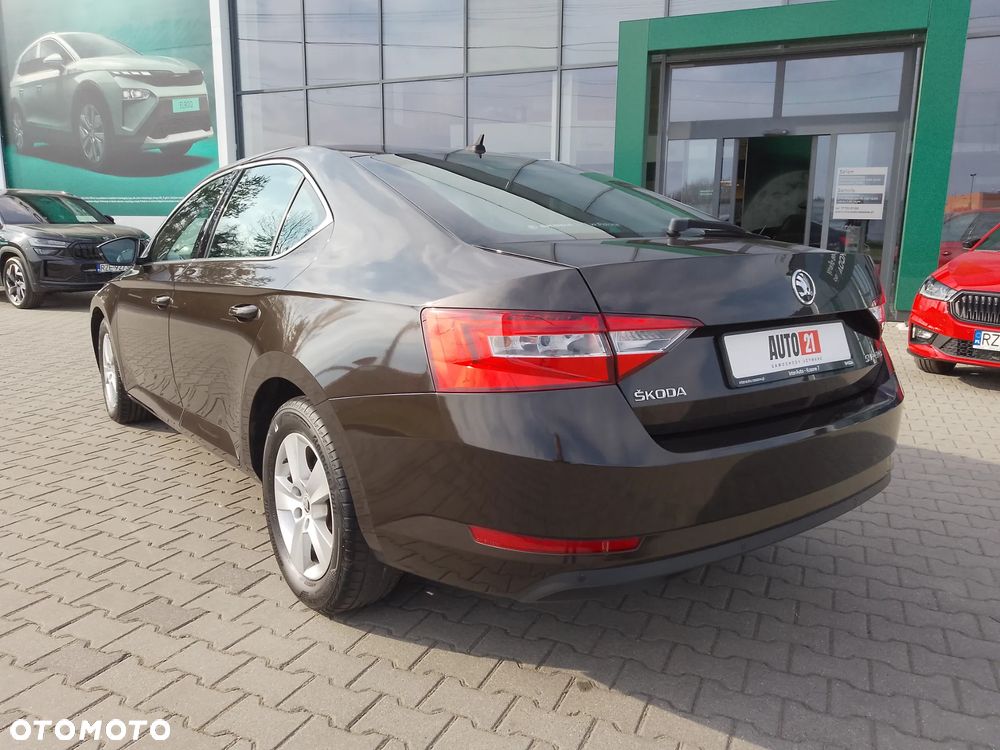 Skoda Superb 2.0 TDI Ambition DSG - 8