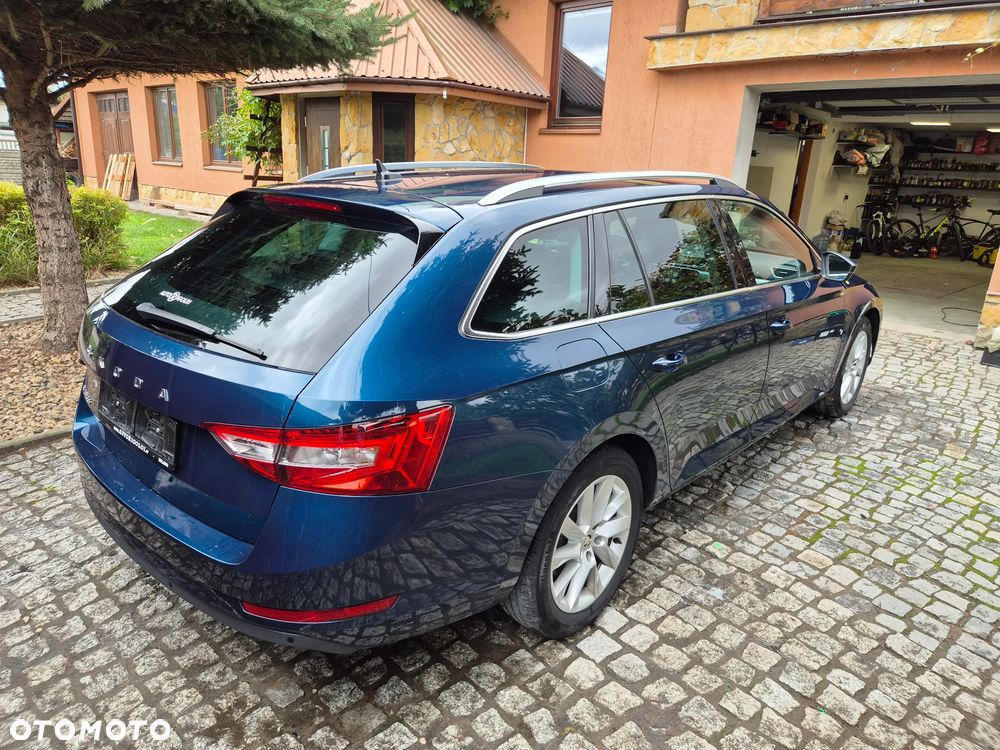 Skoda Superb 2.0 TDI DSG Ambition - 2