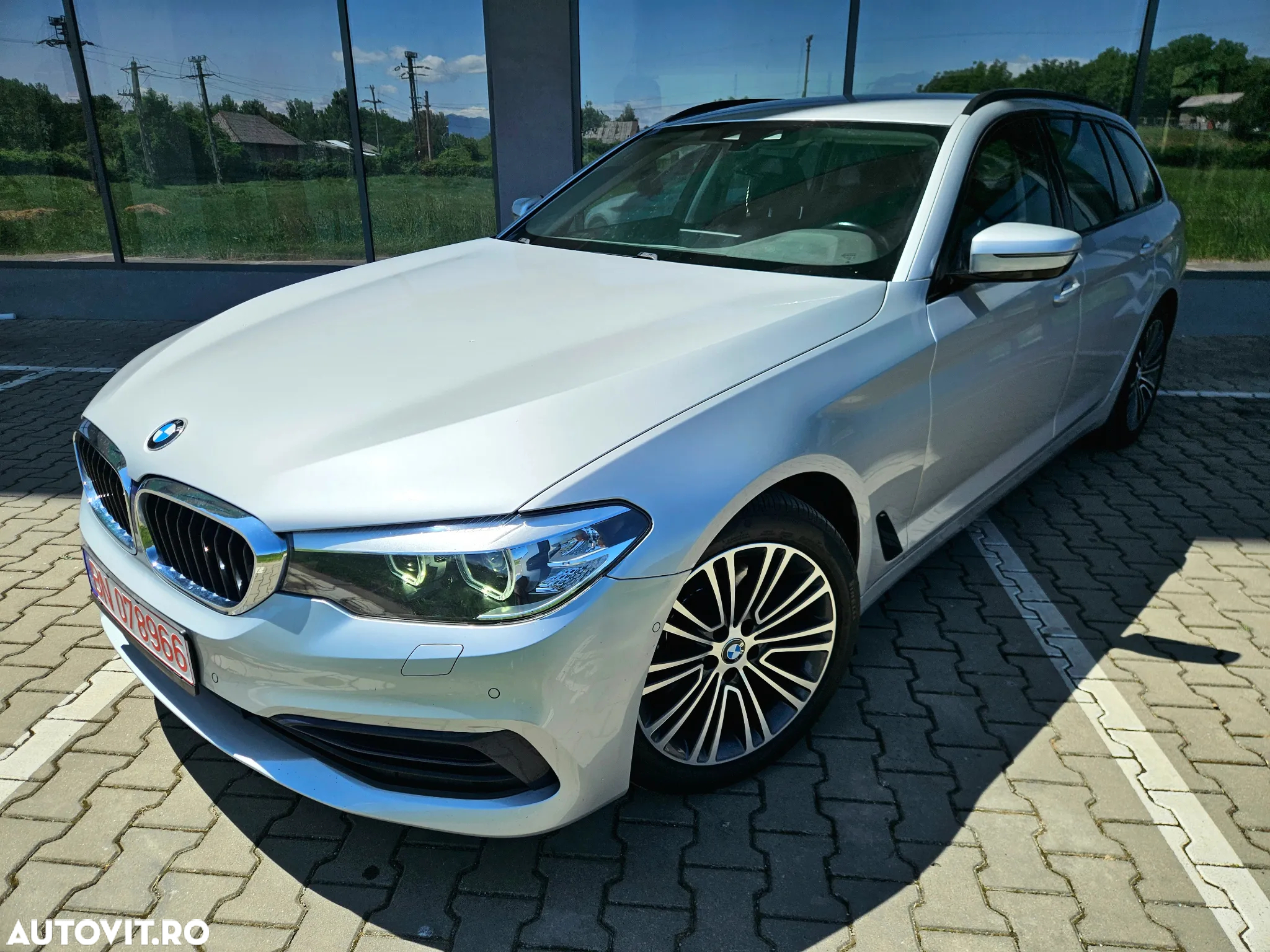BMW Seria 5 520i Touring Aut. Sport Line - 2