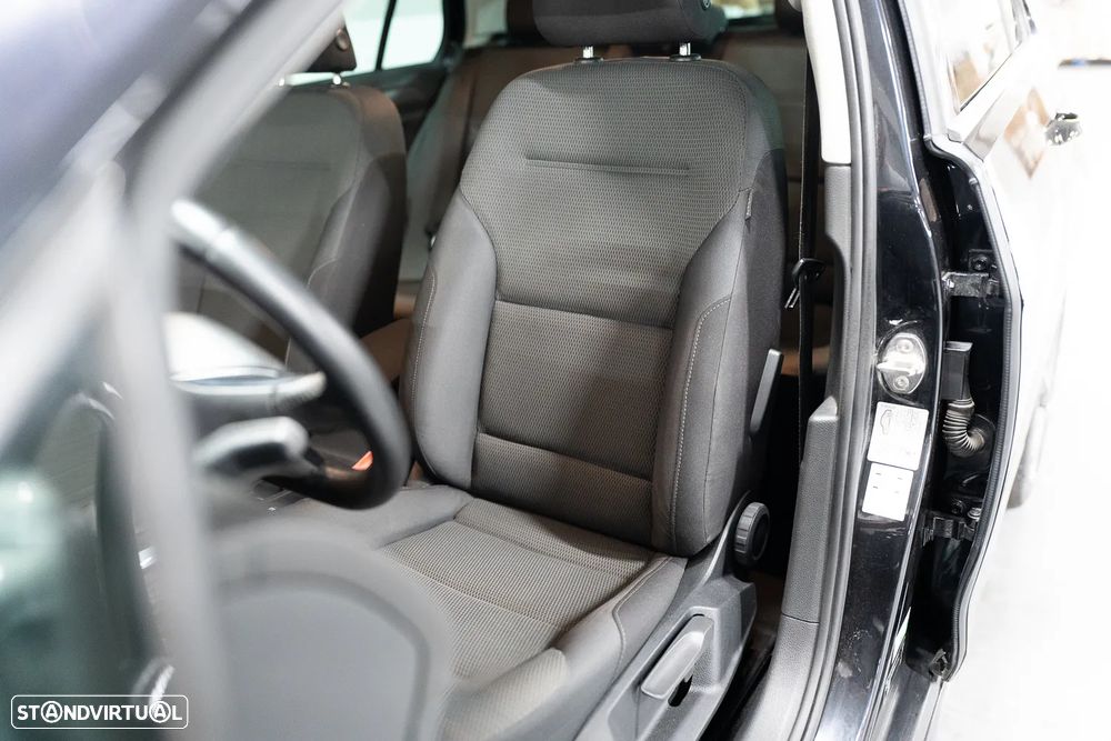 VW Golf 1.6 TDI R-Line - 26