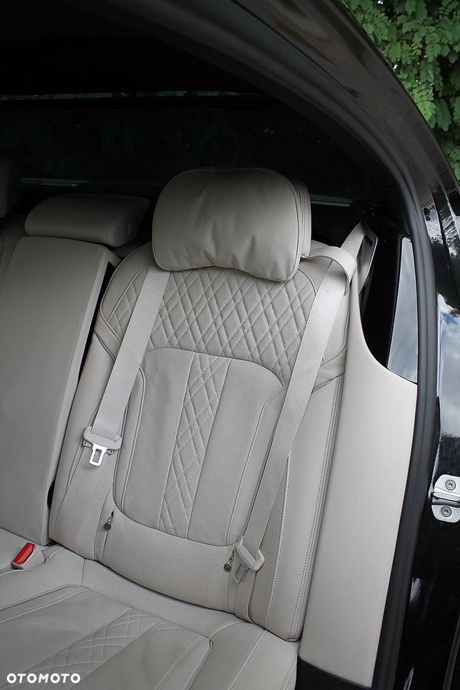 BMW Seria 7 750i xDrive - 19