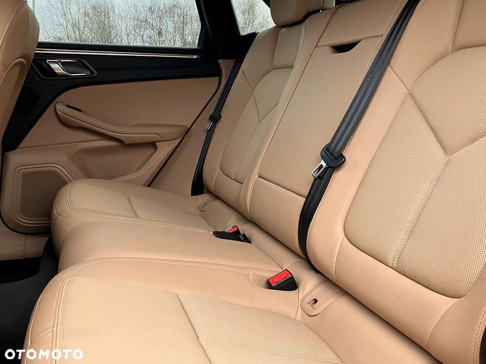 Porsche Macan - 24