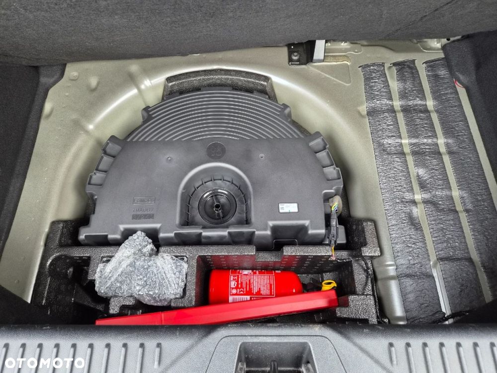 Ford Fiesta 1.0 EcoBoost S&S TITANIUM - 23