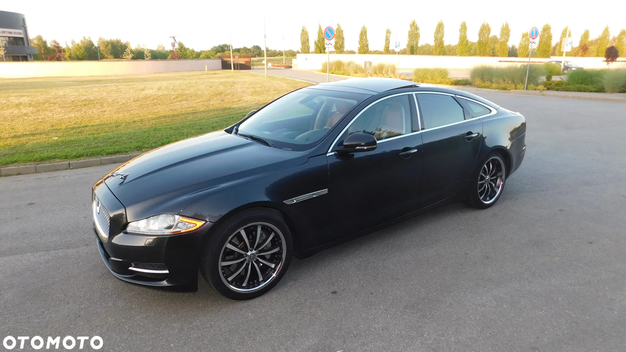 Jaguar XJ 5.0 V8 LWB Premium Luxury - 8