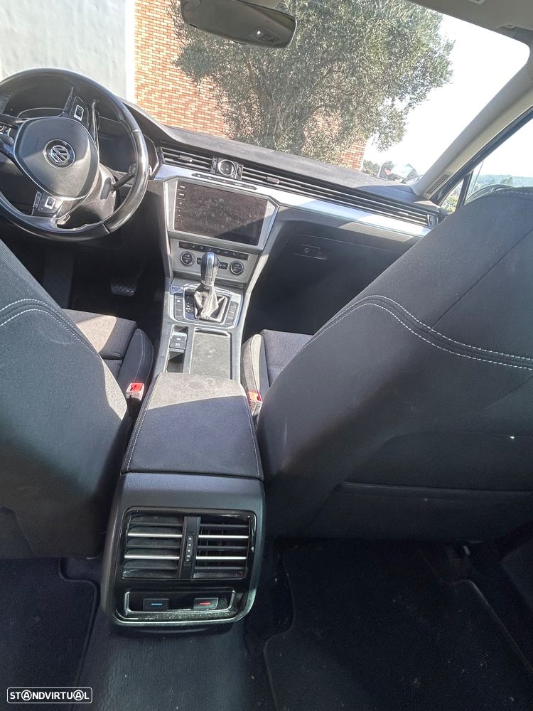 VW Passat 1.6 TDI Highline DSG - 9