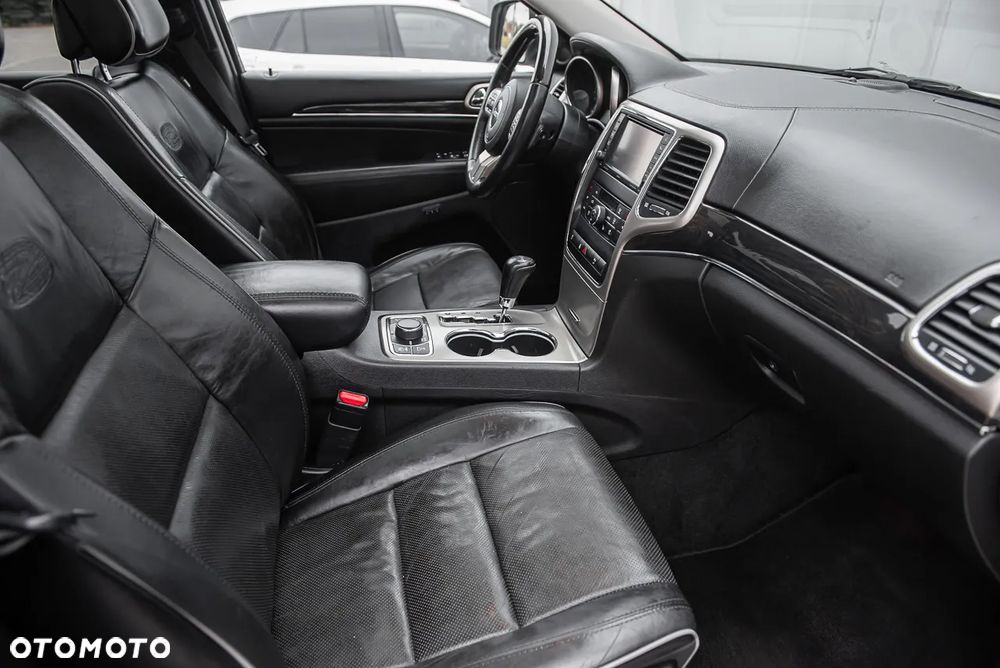 Jeep Grand Cherokee - 32
