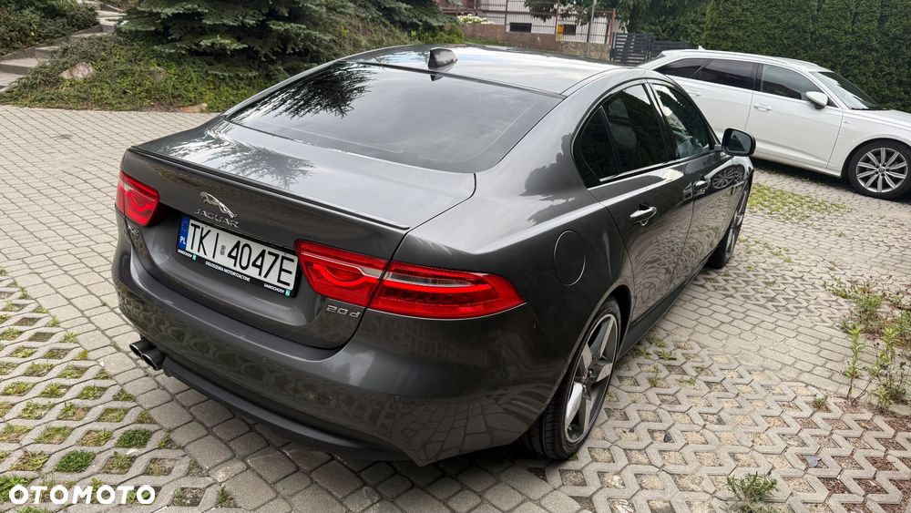 Jaguar XE 2.0 D R-Sport - 5