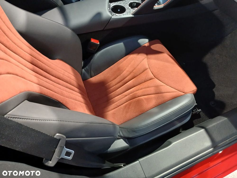 MG Cyberster 77kWh AWD Czarny Dach - 15