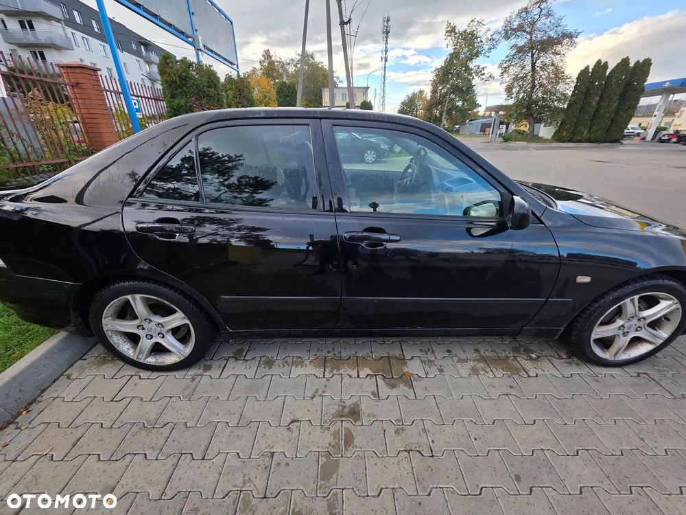Lexus Is 1999 photo 4