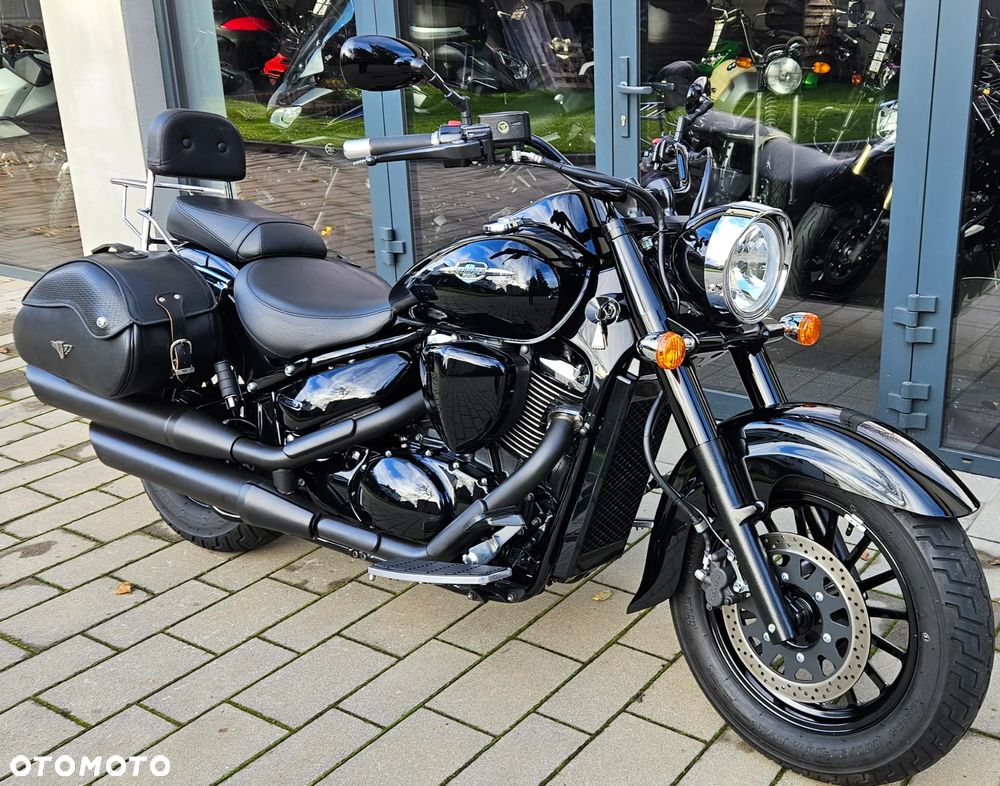 Suzuki Intruder - 11