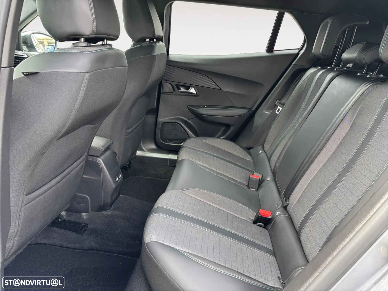 Peugeot 2008 1.2 PureTech Allure Pack - 15