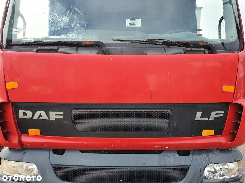 MASKA ATRAPA PRZEDNIA CZERWONA GRILL DAF LF 45 55 01-06 rok - 1