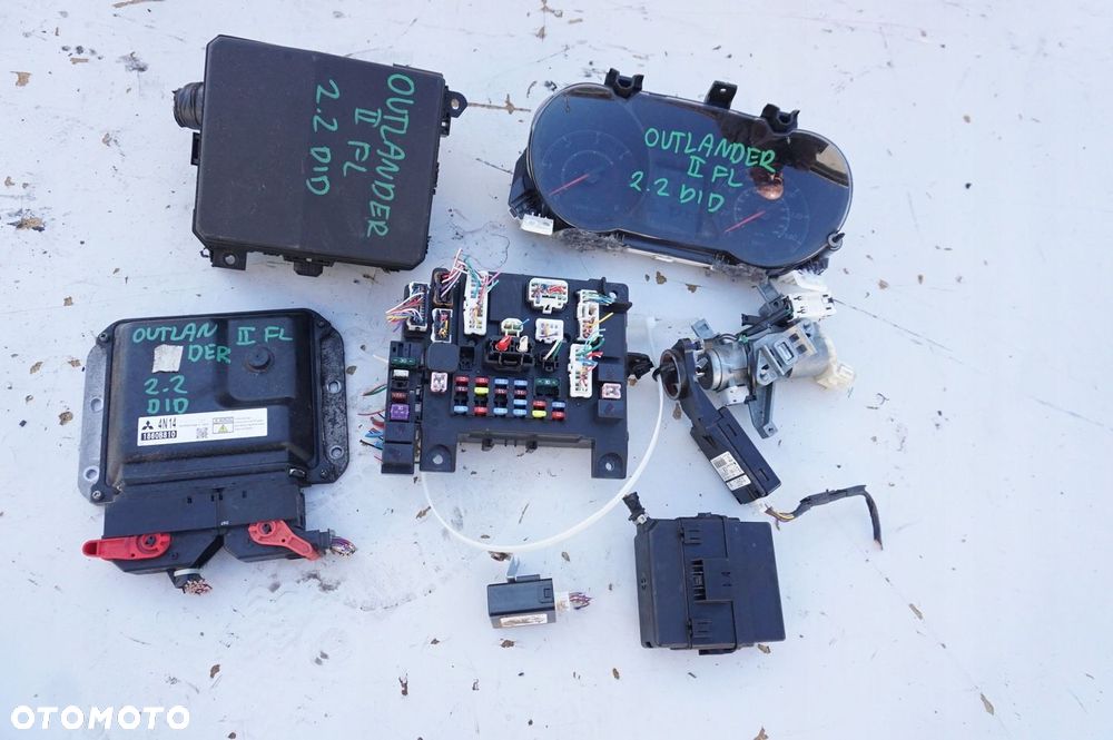 KOMPUTER STEROWANIK SILNIKA 1860B810 MITSUBISHI OUTLANDER II 2.2 DID - 1