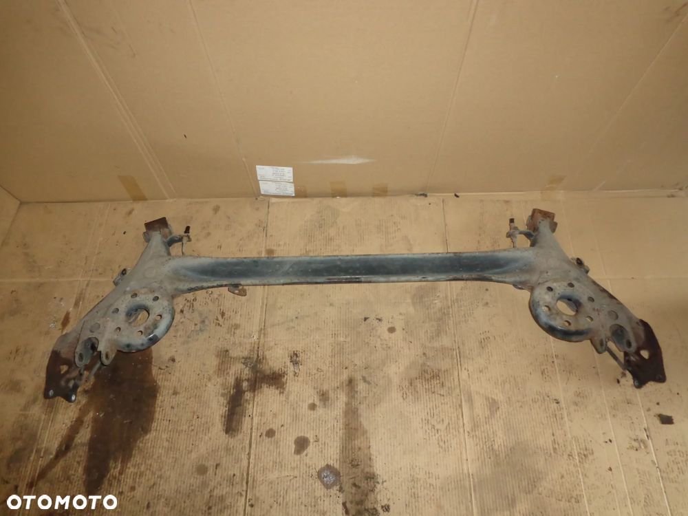 TOYOTA VERSO 09-18 belka tylnego zawieszenia - 4