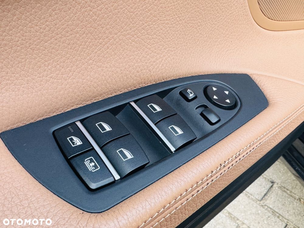 BMW Seria 7 740i - 17