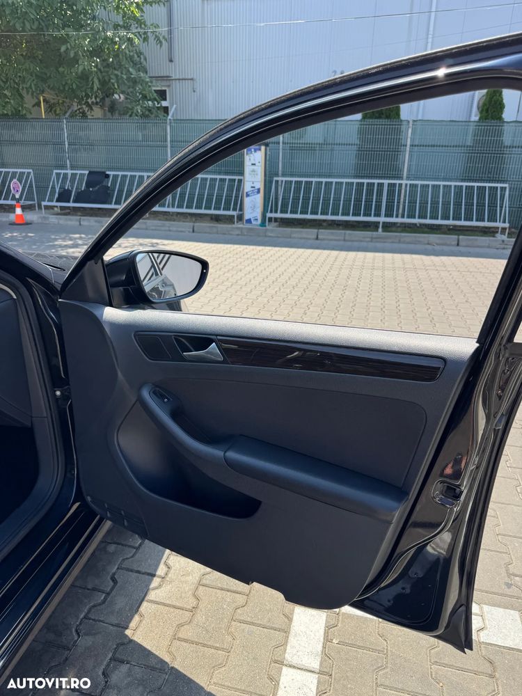 Volkswagen Jetta 2.0 TDI Comfortline - 21