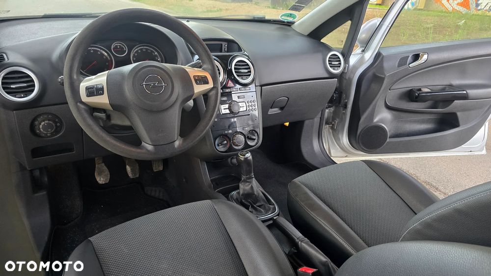 Opel Corsa 1.4 16V Cosmo - 34