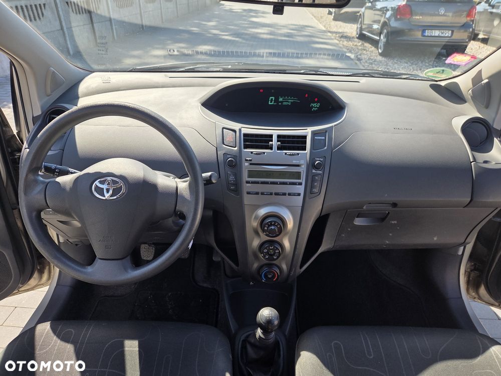 Toyota Yaris - 8