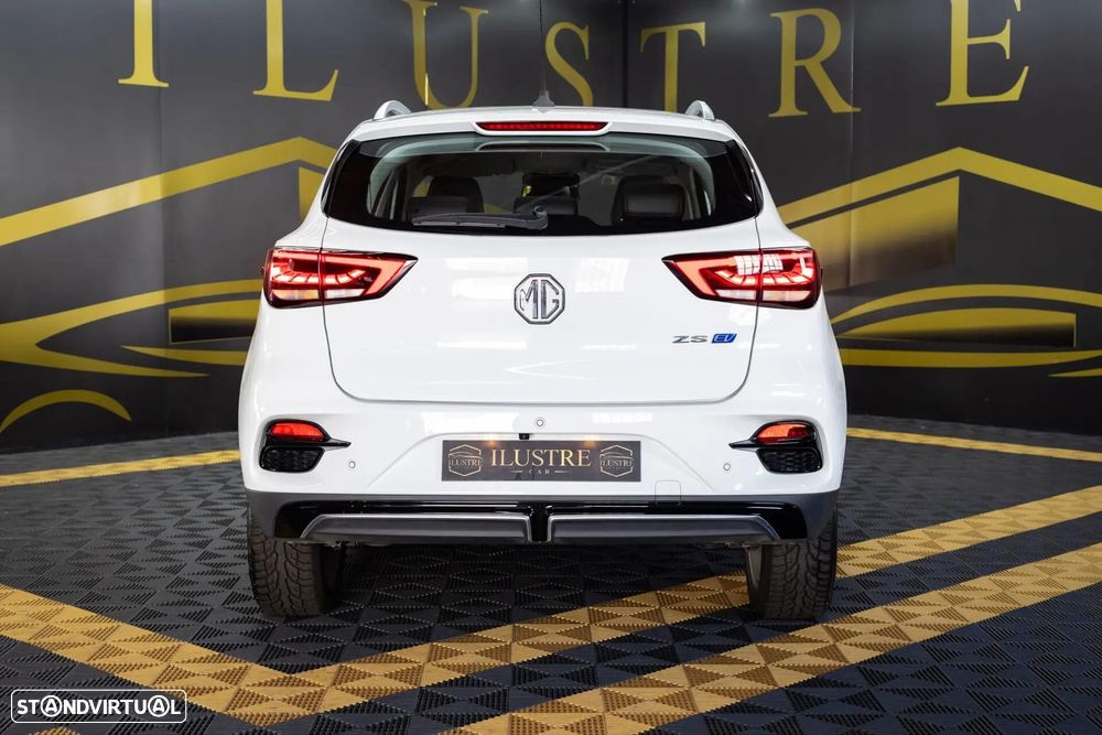 MG ZS EV 72.6 kWh Luxury OBC 11 kW - 6