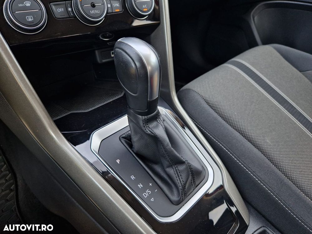 Volkswagen T-Roc - 11