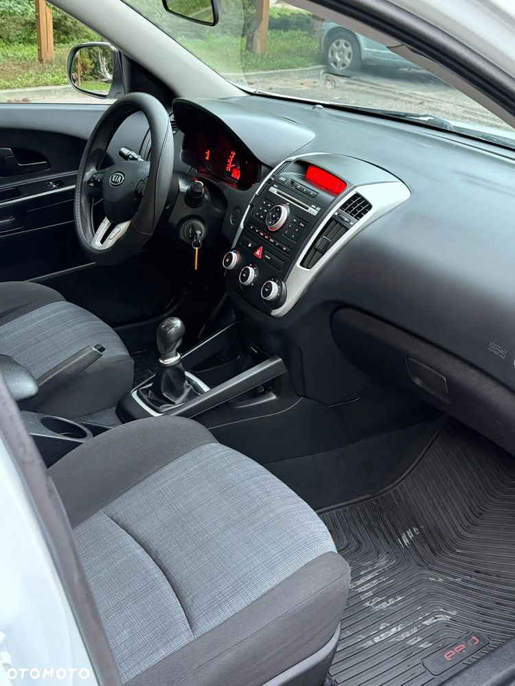 Kia Ceed - 25
